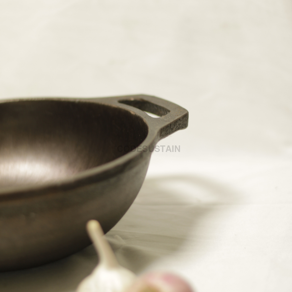 8 inch Lohā Cast Iron Pre-Seasoned Smooth Finish Kadhai || Cast Iron Kadai - Codesustain Ventuures Pvt Ltd