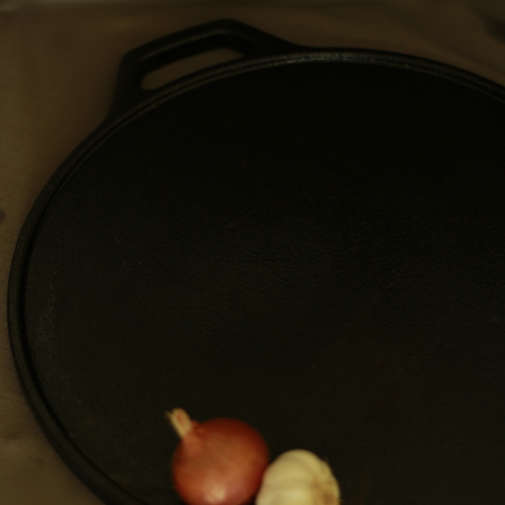 Lohā Cast Iron Pre-Seasoned Smooth Finish Double Handle Tawa || 12 Inches - Codesustain Ventuures Pvt Ltd