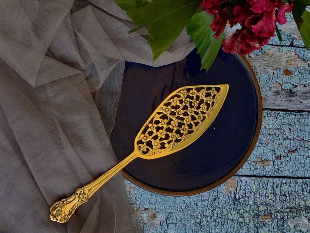 Brass Cake Servers | Pie Servers | Ornate Cake Servers | Pizza Lasagna Servers - Codesustain
