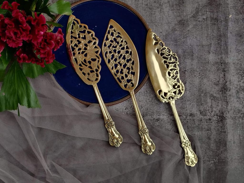 Brass Cake Servers | Pie Servers | Ornate Cake Servers | Pizza Lasagna Servers - Codesustain