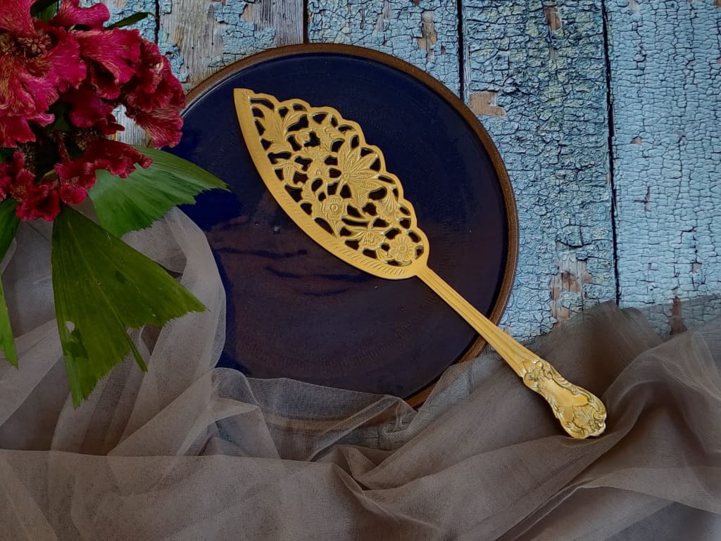 Brass Cake Servers | Pie Servers | Ornate Cake Servers | Pizza Lasagna Servers - Codesustain