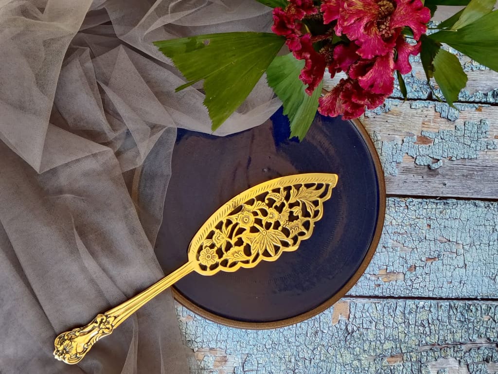 Brass Cake Servers | Pie Servers | Ornate Cake Servers | Pizza Lasagna Servers - Codesustain