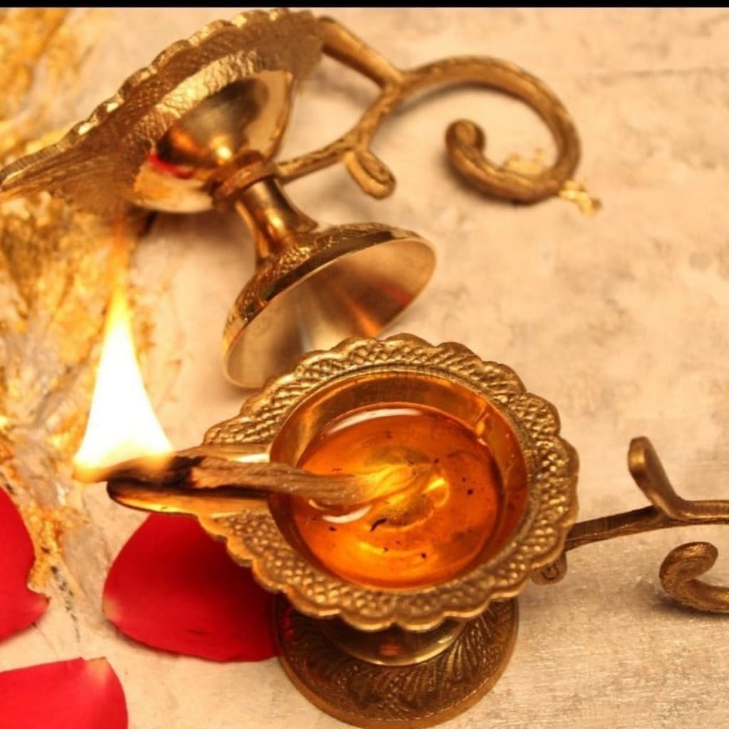 Vintage Brass Ancient Diyas | Small Champhor Arti Diya |Golden Finish - Codesustain