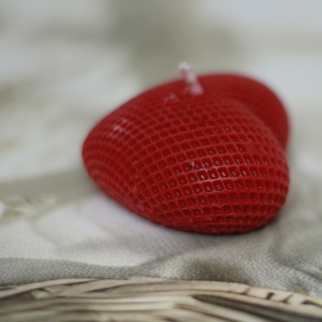 Heart-Shaped Ribbed Candle – A Warm Gift of Love | Gift Box