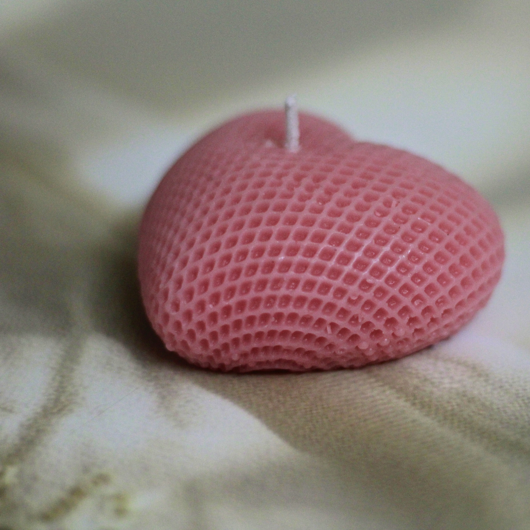 Heart-Shaped Ribbed Candle – A Warm Gift of Love | Gift Box