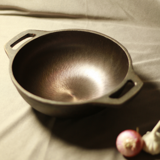 8 inch Lohā Cast Iron Pre-Seasoned Smooth Finish Kadhai || Cast Iron Kadai - Codesustain Ventuures Pvt Ltd