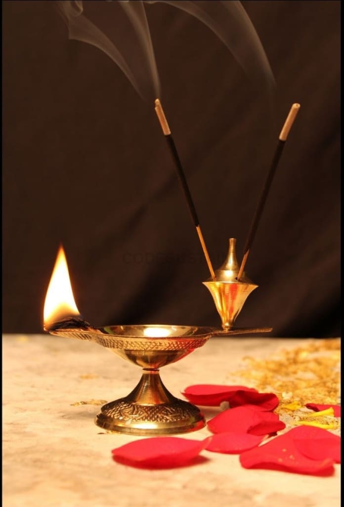 Traditional Brass Diyas | Small Arti Diya |Golden Finish|Two in one - Codesustain